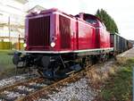 213 332-0 in Amstetten kommt mit leeren Hochbordwagen (Eaos) vom Ablagerungsdepot für Schlacke aus Augsburg zurück, am 23.11.2017.