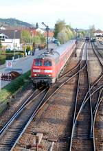 218 204-6 und 218 390-1 schiebend in Vöhringen am 19.04.2009.