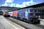 218 473-7 Ludwiglok und eine weitere 218 und 218 360-6 mit einem Nahverkehrszug in Ulm am 04.06.2002.
