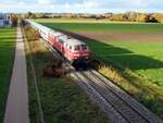 218 456-2 und eine weitere 218 mit IC 2013  Allgäu  in Vöhringen am 24.10.2020.
