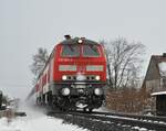 Der IC Allgäu kommt als IC 2013 zurückdurch das Illertal, mit 218 494-3 und 218 476-0 in Bellenberg am 08.02.2013.