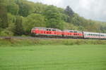 218 in Doppeltraktion mit IC 2012 Allgäu bei Amstetten am 12.05.2009.