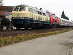 218 489-3 RP (Railsystem) und 218 DB mit IC 2012 Allgäu in Bellenberg am 24.11.2020.