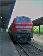 Die DB 218 ist mit ihrem RE aus Hamburg in Travem�nde angekommen und der Zug ist schon wieder f�r die R�ckfahrt bereit.