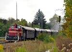 V 70 01 der SAB von Gmeinder Baujahr 1959 hilft den Sonderzug mit der 97 501 zu schieben, Herrlingen im Blautal am 30.09.2023.