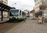 VT 41 (654 041) der Vogtlandbahn im Zentrum von Zwickau am 20.04.2017.