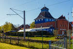 Nahe dem Bahnhof L�beck-Travem�nde Hafen und dem B� km 19,817 der KBS 104 (Schwartau - L�beck-Travem�nde Strand) steht der ehemalige Wasserturm der ehemaligen L�beck-B�chener-Eisenbahn (umgebaut zum Vereinshaus des EHSFV - Eisenbahner-Hochsee-Sportfischer-Verein e.V. L�beck-Travem�nde). 

Hier steht neben dem Vereinsheim als Highlight ein zum Salonwagen umgebauter ehemaliger Triebwagen der DR der „Bauart K�ln“. Es ist der Endwagen „b“ des DB VT 06 106 (a/VM/b) (ex DRG 137 851). Die beiden anderen Fahrzeugteile, der Endwagen „a“ und der Mittelwagen „VM“, des ehemals dreiteiligen Fernschnelltriebwagens, bilden das Vereinsheim der Wassersportabteilung des Eisenbahner-Sportvereins in Konstanz.

21. April 2026