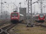 101 063-6 mit IC 2212(Koblenz-Binz)bei der Einfahrt im Rostocker Hbf recht´s stand der kaputte 429 029-2.27.02.2015