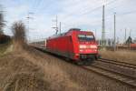 101 080-0 mit IC 2417(Rostock-K�ln)bei der Ausfahrt im Rostocker Hbf.07.02.2016