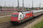 101 076- 8 mit IC 2377 von Stralsund nach Heidelberg Hbf bei der Ausfahrt im Rostocker Hbf.21.04.2017