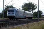 101 144  Hertha BSC  mit einem IC Waggon zwischen Growudicke und Rathenow in Richtung Berlin.