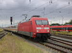 101 009 mit IC 2263(Binz-Hamburg)via Rostock und Lübeck bei der Einfahrt im Rostocker Hbf.22.08.2025