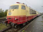 103 132 und 103 224 wurden nach Mukran.Am 12.Oktober 2025 standen beide Lok`s am ehemaligen Haltepunkt Mukran Mitte.