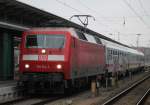 120 124-3 mit IC 2409(Rostock-D�sseldorf)kurz vor der Ausfahrt im Rostocker Hbf.14.12.2014