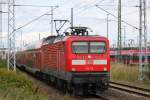 112 114-4 mit RE1 von Rostock Hbf nach Hamburg bei der Ausfahrt im Rostocker Hbf.15.08.2014