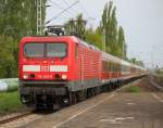 114 040-9 mit Sonderzug 13290 von Warnemnde nach Berlin-Zoo bei der Durchfahrt am 12.05.2015 im Haltepunkt Rostock-Holbeinplatz