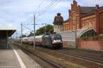 ES 64 U2 - 099 (182 599-1) MRCE Dispolok GmbH für TXL - TX Logistik AG mit dem AKE-RHEINGOLD von Koblenz Hbf nach Görlitz Hbf, bei der Durchfahrt in Rathenow.