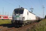 Die an SETG -Salzburger Eisenbahn Transportlogistik GmbH(Salzburg) vermietete 193 812-5 fuhr am 12.06.2015 mit dem Leerzug von Stendal-Niedergrne nach Rostock-Bramow im Rostocker Hbf rein.