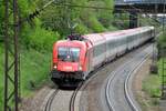 1016 035-6 und Schublok 1016 015 auf der Geislinger Steige am 22.05.2012.