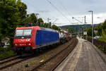Die am die SBB Cargo International AG vermietete Re 482 011-4 „ChemOil“ (91 85 4482 011-4 CH-SBBC) der SBB Cargo AG fährt am 01 August 2025, mit einem KLV-Zug (HUPAC-Ganzzug) durch den Bahnhof Kirchen/Sieg in Richtung Köln.

Die TRAXX F140 AC1 wurde 2002 von Bombardier in Kassel unter der Fabriknummer 33525 gebaut und an die SBB Cargo AG geliefert. Sie hat die Zulassungen und Zugbeeinflussungssysteme für die Schweiz und Deutschland. 