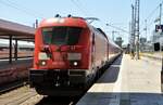 102 003 mit dem M�nchen-N�rnberg-Express in M�nchen Hbf am 04.06.2022.