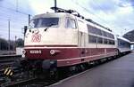 103 128-5 mit einem Interregiowagen warten in Karlsruhe auf den Einsatz am 16.02.1999.