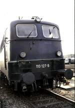 110 127-8 im Bw Stuttgart bei einer Bw-Führung am 12.10.1980.