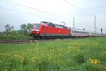 120 043-2 mit IC in Neu-Ulm Pfuhl am 30.04.2009.