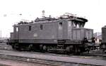 144 064-3 bei einer Führung in Regensburg am 25.04.1982.