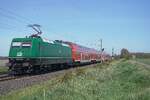 WFL 145 041 schiebt am 24 April 2026 der RE nach Bremen Hbf durch St.Hülfe in der Nähe von Diepholz und wird vom offenbarer Stelle fotografiert.