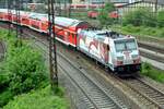 146 227-4 mit Werbung für Stuttgart 21 und Doppelstockwagen in Ulm am 09.06.2012.