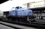 DHG 500 auf Tieflader fährt durch Ulm am 19.05.1998; gezogen von 151 008-0.