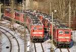 151 050-2; 151 154-2 und 8 weitere 151 sind hinterstellt in Ulm am 21.12.2009.