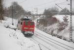 151 030-4 mit einem langen Containerzug und 151 159-1 als Schublok auf der Geislinger Steige am 13.02.2009.