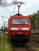 Die 152 082-4 (91 80 6152 082-4 D-DB) der DB Cargo AG setzt am 24 Mai 2024 in Kreuztal auf dem Stumpfgleis um.