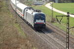 182 514 MRCE 014 mit IC in Neu-Ulm Pfuhl am 09.04.2009.