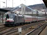 182 514-0 MRCE ES 64 U2 014 mit IC? oder Schadzug in Ulm am 27.02.2009.