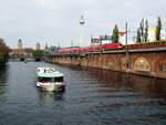 182 003-4 mit Doppelstockwagen RE auf der Jannowitzbrücke in Berlin am 23.10.2019.