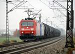 185 192-2 und 185 515-4 mit Kesselwagenganzzug in Neu-Ulm Pfuhl am 04.11.2011.