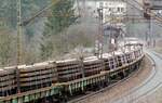 185 168-2 mit einem Schwellenzug bei Ulm am 31.03.2003.