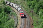 185 290-4 Railion mit Getreidezug auf der Geislinger Steige am 25.05.2007.