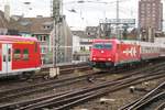 An 27 September 2010 treft ein Füssballsonderzug mit HGK 185 604 in Kö9ln Hbf ein.