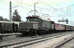 E 94 192 mit Sonderzug in Amstetten am 01.07.2000.