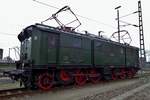 Am 8 April 2017 steht E 77 10 in Dresden-Altstadt.