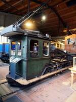 Elektrische Treidellok Baujahr 1942 im Technik Museum Berlin am 06.10.2016. Die Lok hat im Teltow-Kanal die Wasserfahrzeuge gezogen (getreidelt). Nach 1945 wurde dieses Verfahren eingestellt. Die Lok war also nur drei Jahre in Betrieb.