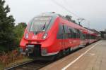 442 844-7 als S1 von Rostock Hbf nach Warnemnde stand am Morgen des 11.09.2015 wegen Hp0 Signal etwas lnger im Haltepunkt Rostock-Holbeinplatz.