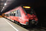 442 352 als S1(Rostock-Warnemünde)am Morgen des 18.10.2024 im S-Bahnhaltepunkt Rostock-Holbeinplatz.