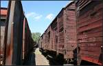 Blick entlang etlicher ausrangierter und verwitterter G�terwagen auf dem Vereinsgel�nde (Dampflokfest im Traditionsbahnbetriebswerk Sta�furt, gesehen Sta�furt-Leopoldshall 05.06.2010)
