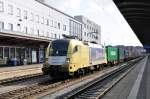 182 515-7 Dispolok ES 64 U2 015 fährt mit einem Containerzug durch Ulm am 19.09.2009.