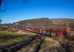 Viergliedriger geschlossener Doppelstock-Autotransportwagen mit acht Radsätzen, im Vordergrund 45 80 2914 063-1 D-ATG der Gattung Hcceerrs 330, der DB Cargo Logistics GmbH (ex ATG